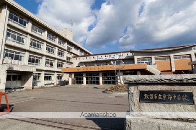 中学校　粟野中学校（中学校）まで1900m