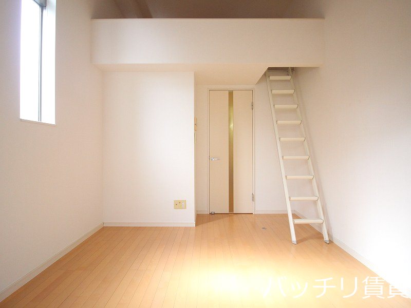 居室・リビング　別号室タイプの為、現状を優先致します。