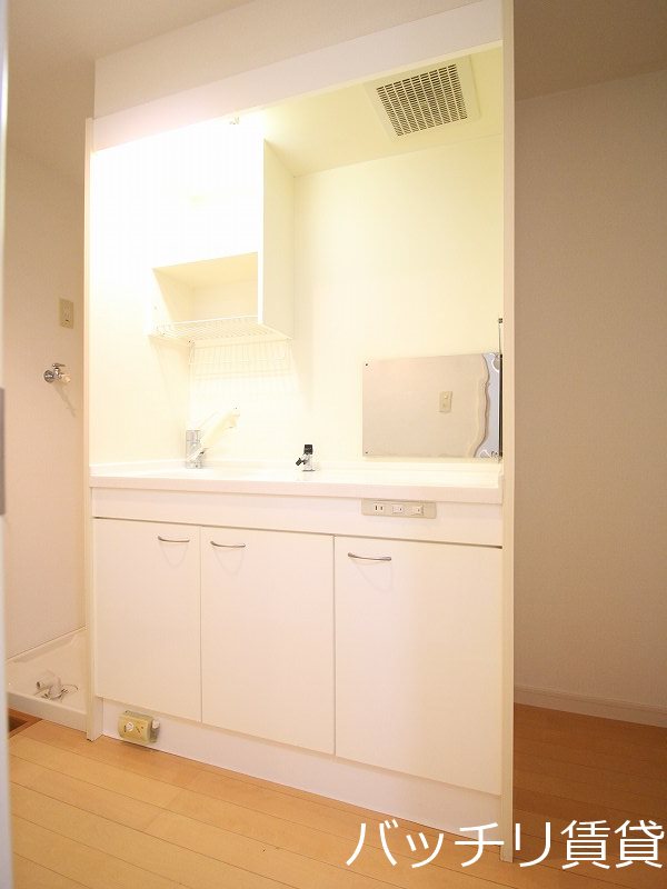 キッチン　別号室タイプの為、現状を優先致します。