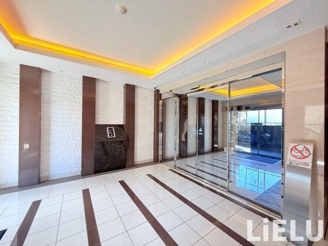 エントランス　同シリーズ物件のモデルルームになります※現況優先