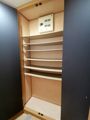 玄関　大容量シューズボックス