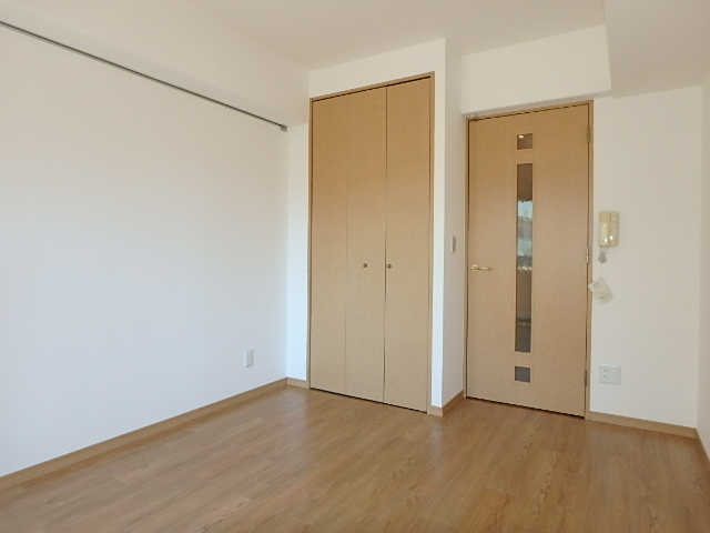 居室・リビング　レイアウトしやすい形のお部屋です。