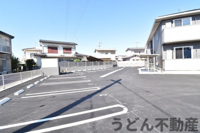 駐車場　うどん県のお部屋探しはうどん不動産へ うどんちゃんとLINE