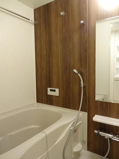 バス・シャワールーム　追焚機能付浴槽・浴室乾燥機完備