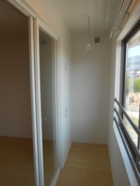 バルコニー　南面サンルーム（２．０畳）・照明設備あり