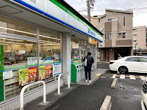 コンビニ　ファミリーマート 長居東三丁目店（コンビニ）まで41m
