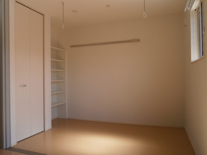 居室・リビング　南・洋室