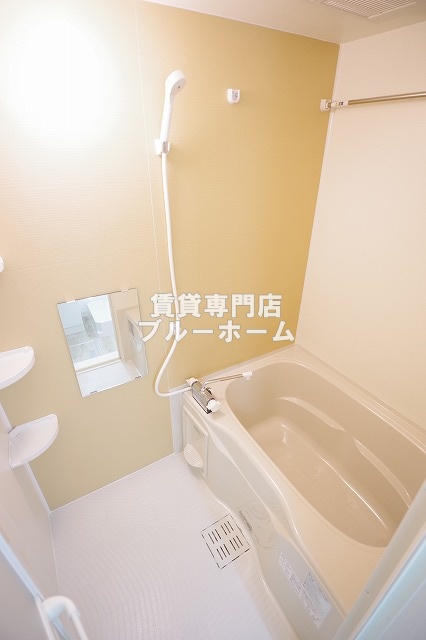 バス・シャワールーム　お風呂は浴室乾燥機付き！