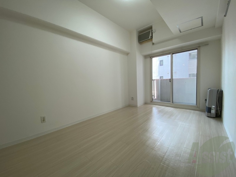 居室・リビング　リビングです。木目のフローリングが落ち着きますね。