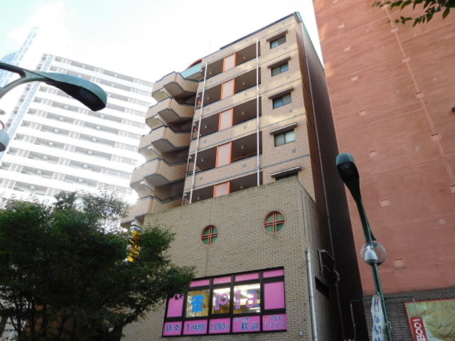 建物外観　落ち着いてモダンなデザイン。