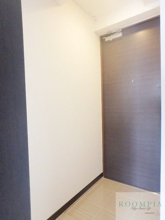 玄関　同タイプの別のお部屋です