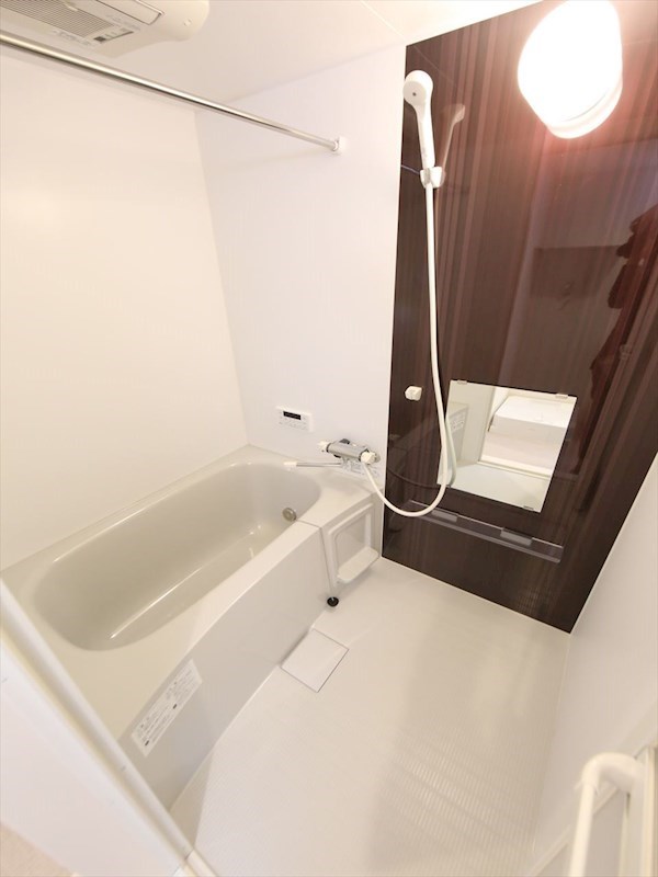 バス・シャワールーム　浴室暖房乾燥機付　追い焚き機能付お風呂　同仕様写真