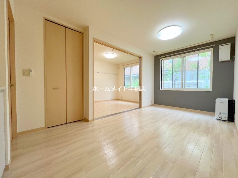 居室・リビング　明るく広々リビングスペース♪