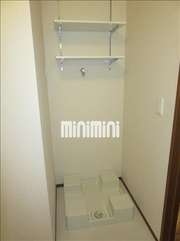 その他　洗濯機置場の上の棚が便利ですね