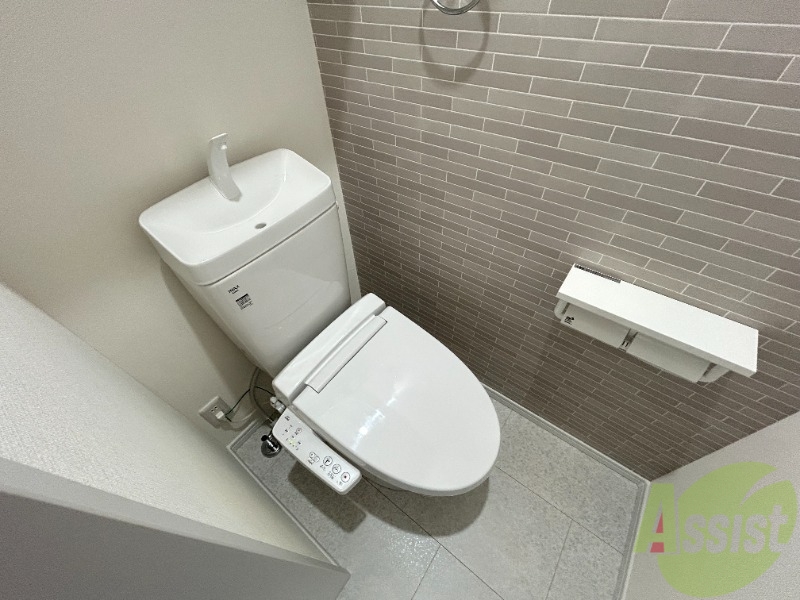 トイレ　トイレは温水洗浄便座が設置されております。