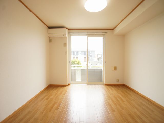 居室・リビング　快適に過ごせるエアコンが付いています♪