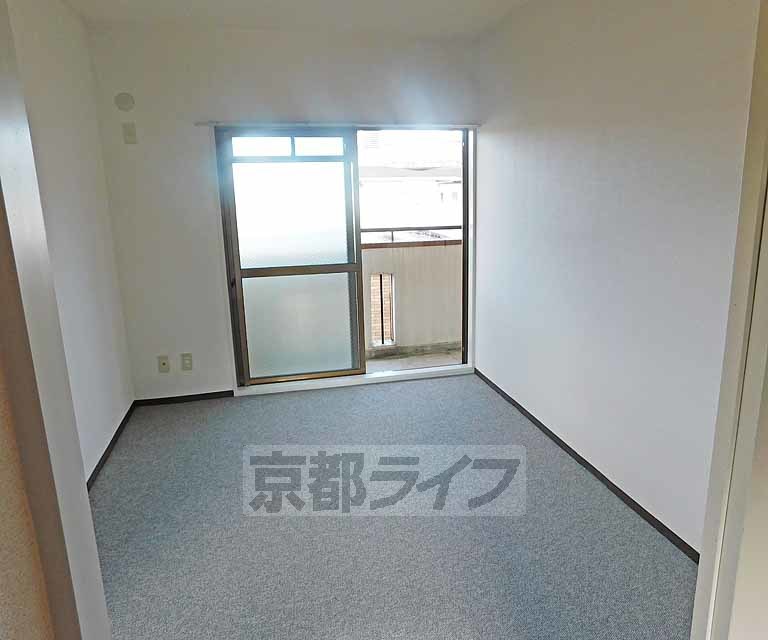 居室・リビング　ダイニング横のお部屋です。