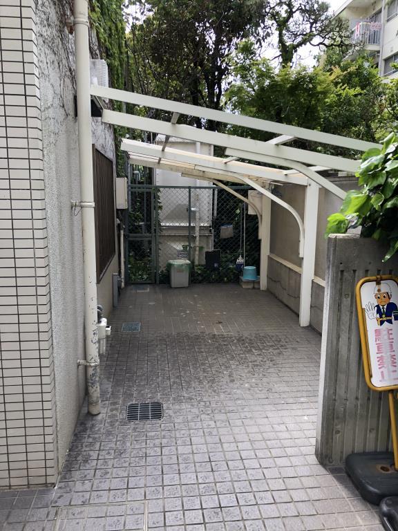 バス・シャワールーム　駐輪場