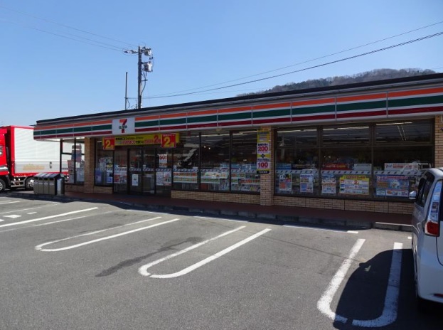 コンビニ　セブンイレブン 井原東江原店（コンビニ）まで204m