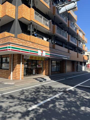 コンビニ　セブンイレブン（コンビニ）まで446m