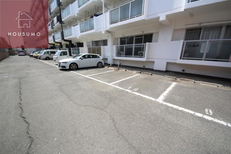 駐車場　駐車場に車を止められます