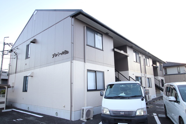 建物外観　２階建　軽量鉄骨のアパートです♪