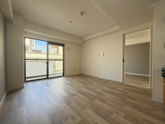 その他部屋・スペース　広くて明るい寝室