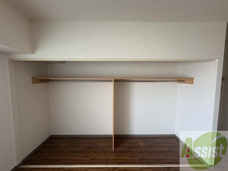 収納　寝室の収納です。部屋がすっきり片付きます。
