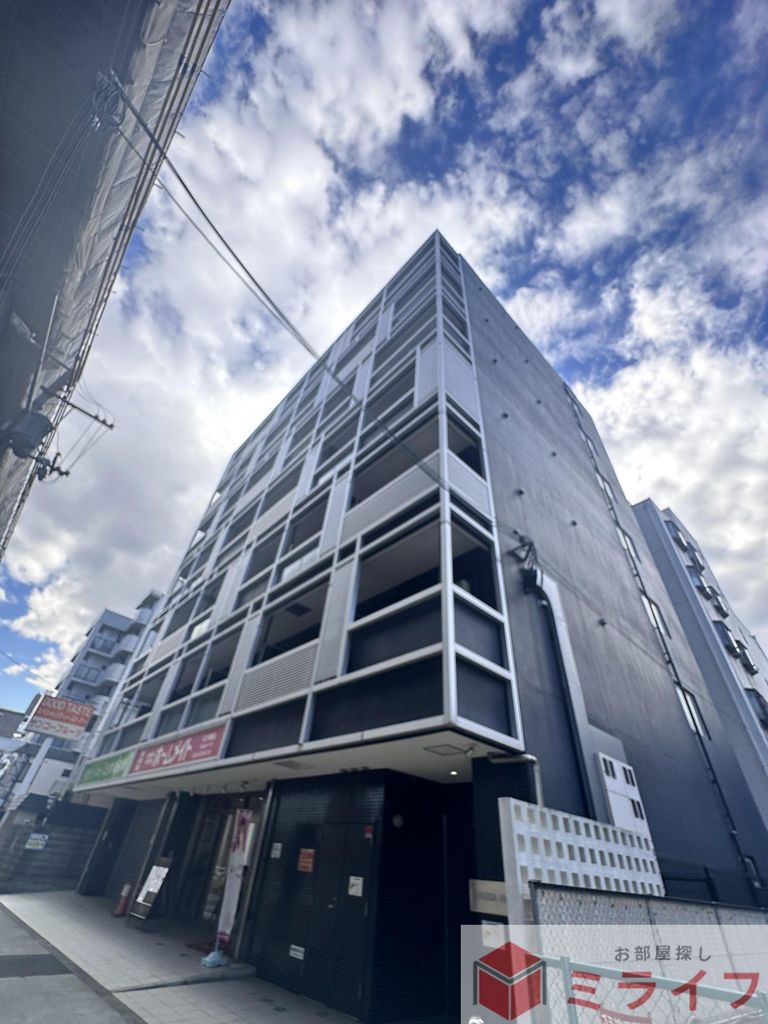 建物外観　落ち着いた色合いで街並みに調和する美しい外観