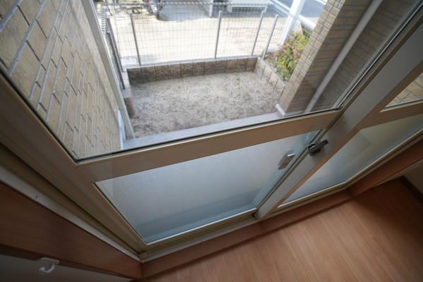 庭　同じ建物の別なお部屋