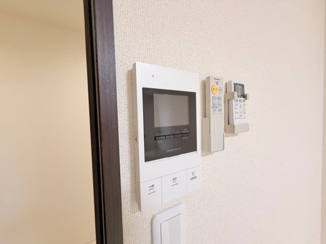 セキュリティ　TVモニターホンで来客が誰か確認してから開けて下さいね
