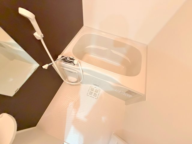 バス・シャワールーム　ゆったりと入るなら、お風呂とトイレとは別々が嬉しいですよね。