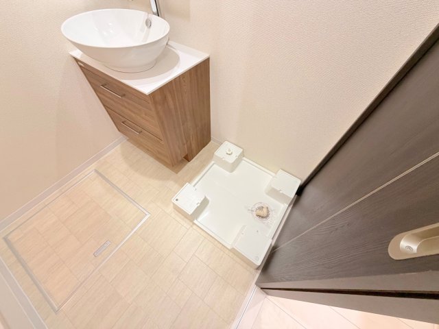 その他設備　嬉しい室内洗濯機置場。これで洗濯機も長持ちしますね。