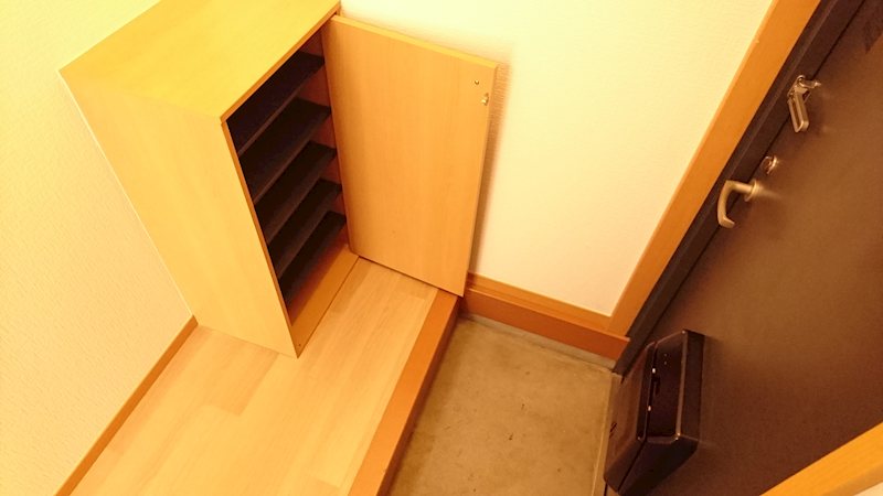 玄関　★散らかりがちな靴はシューズボックスに収納できます