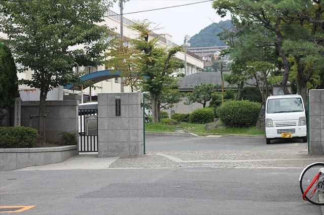 中学校　翠町中学校（中学校）まで63m