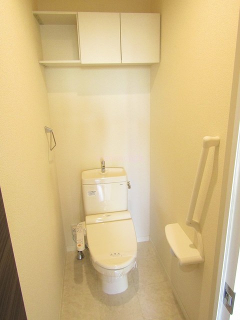 トイレ　同建物別部屋写真