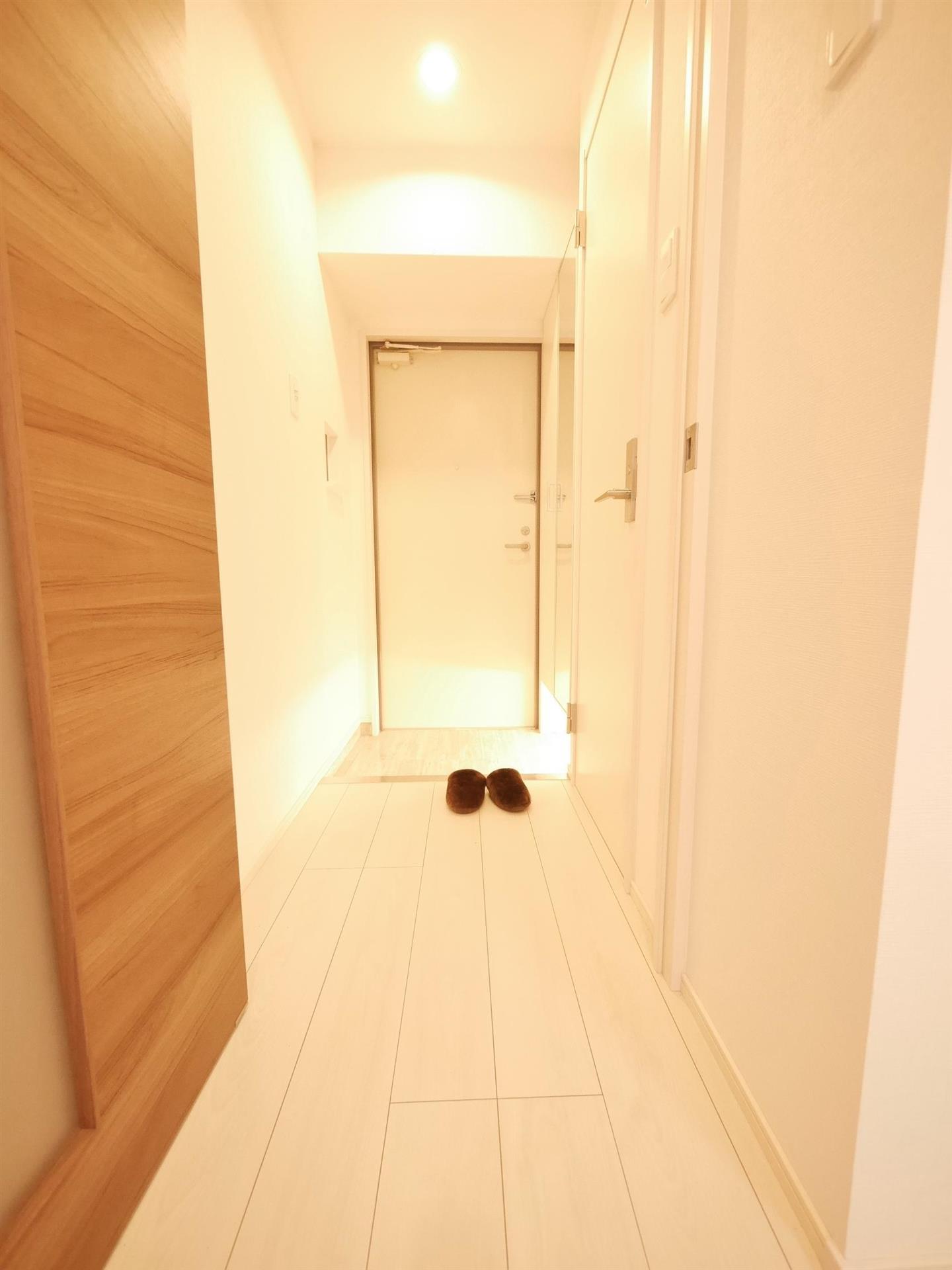 玄関　明るい玄関♪暖かい色の照明です。