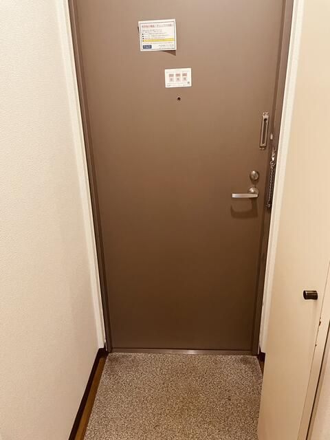玄関　※写真は別部屋です