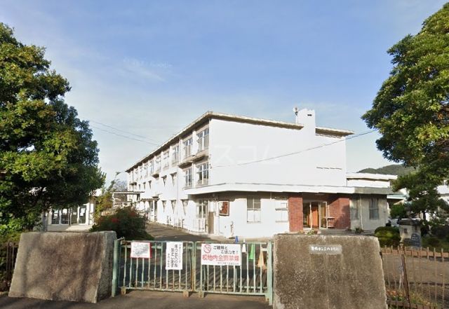 小学校　余内小学校（小学校）まで432m