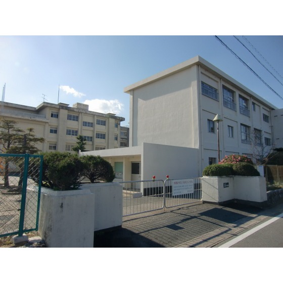 中学校　浜松市立北浜中学校（中学校）まで952m