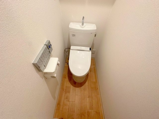 トイレ　綺麗なトイレにはウォシュレット標準装備です。