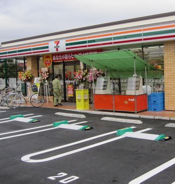 コンビニ　セブンイレブン（コンビニ）まで100m