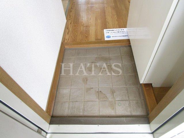玄関　同物件別部屋です。