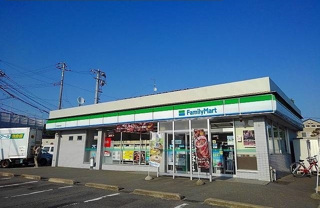 コンビニ　ファミリーマート 秋田高校前店（コンビニ）まで550m