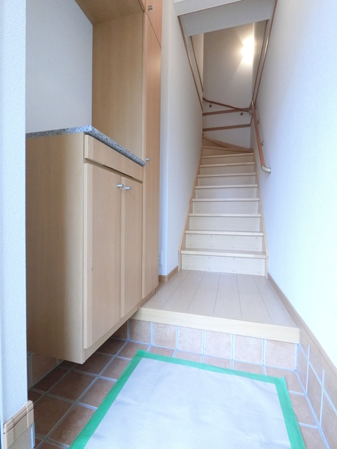 玄関　★玄関にシューズボックスあります★