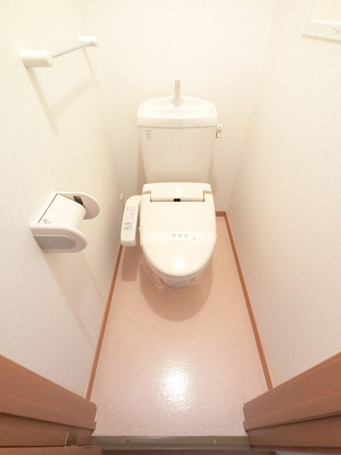トイレ　★嬉しい温水洗浄便座付き★