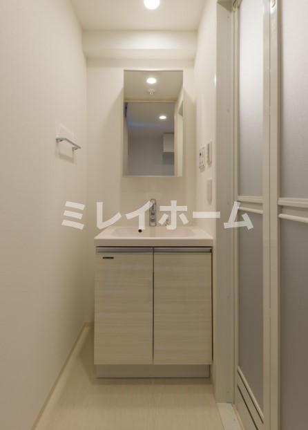 洗面設備　同建物内、別のお部屋の参考写真になります。
