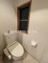 トイレ　落ち着いた色調のトイレです