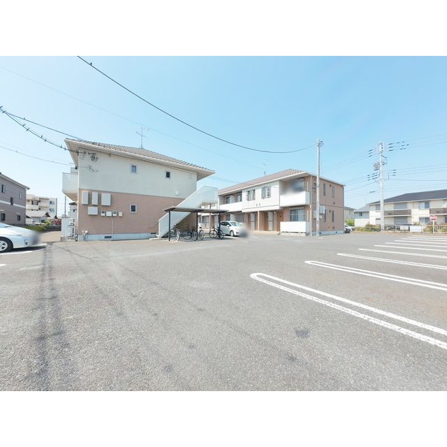 建物外観　ゆったりとした敷地が魅力