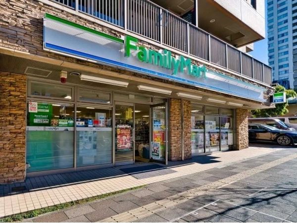 コンビニ　ファミリーマート 高輪一丁目店（コンビニ）まで256m